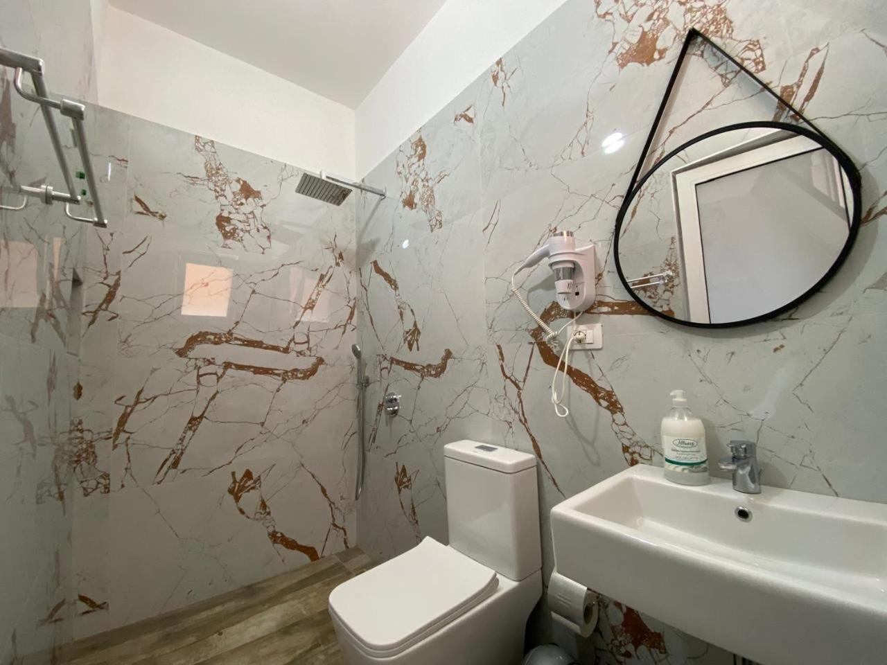 Gray&Oli Studios Vlorë Екстериор снимка