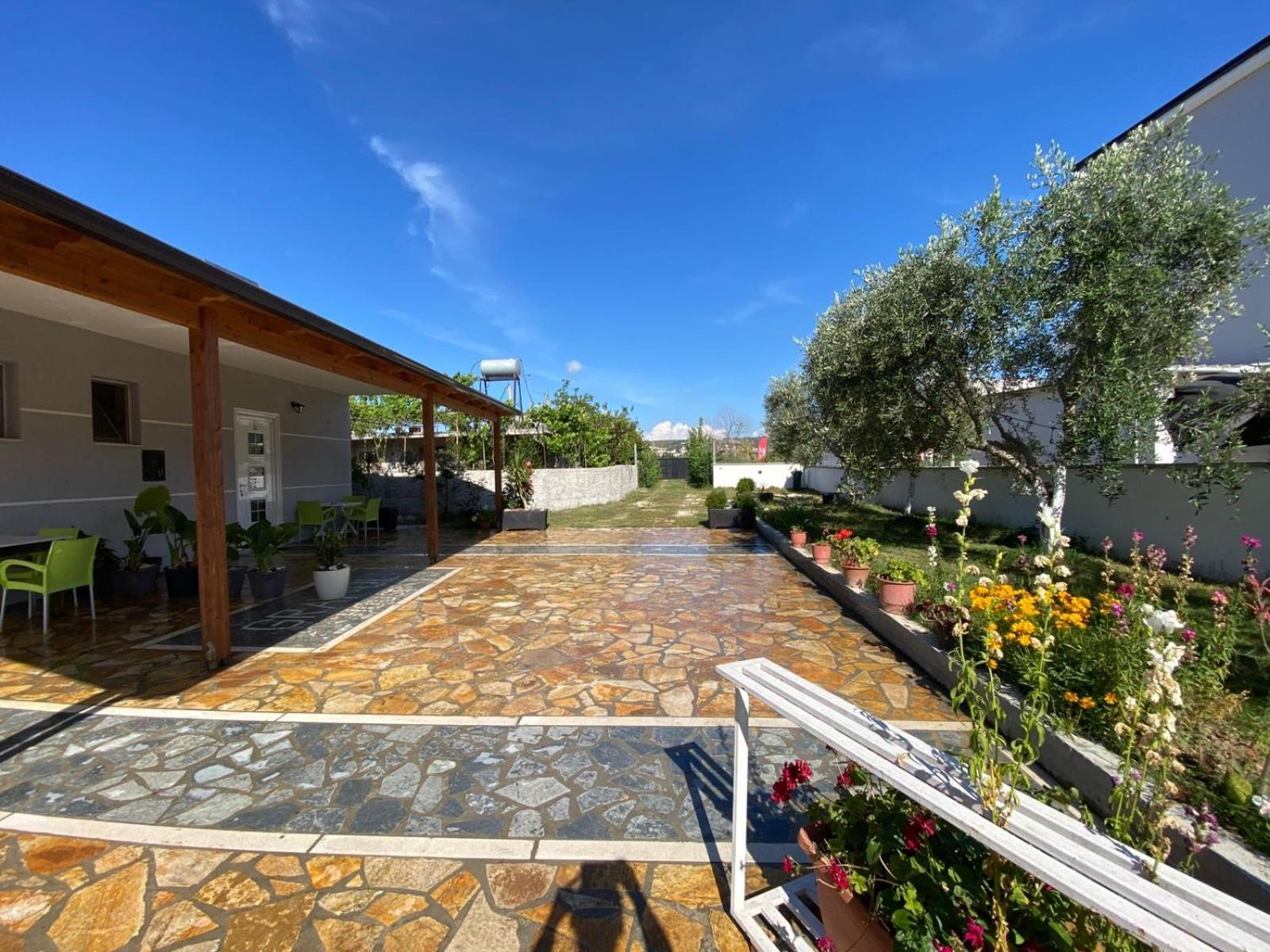 Gray&Oli Studios Vlorë Екстериор снимка